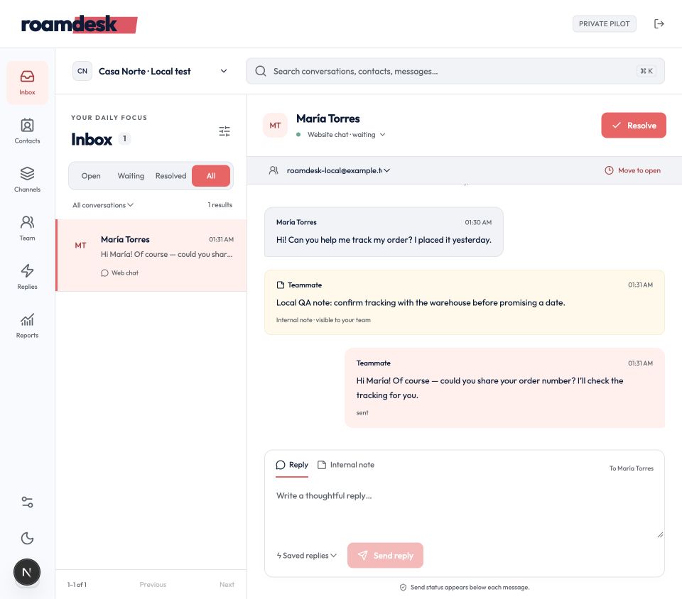 RoamDesk interface with search, conversation queues, a customer reply and a private team note. Fictional example data.